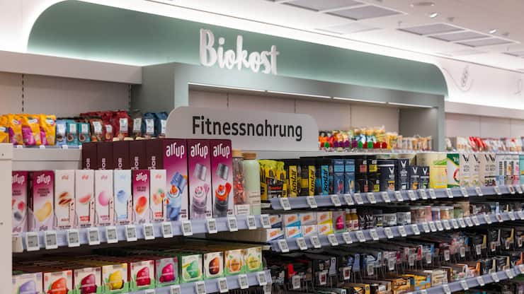 <p>Die beiden Drogerieketten (hier eine Rossmann-Filiale) kämpfen um den Schweizer Markt.</p>