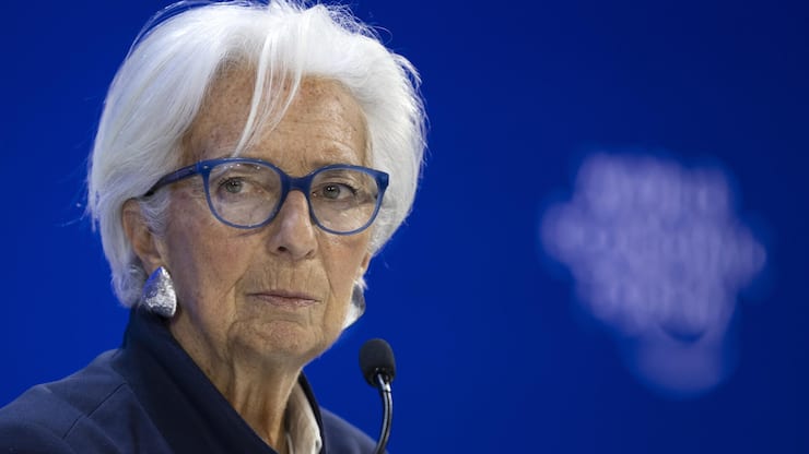 <p>EZB-Chefin Christine Lagarde könnte die neue WEF-Präsidentin werden – und wird von Larry Fink hingehalten.</p>