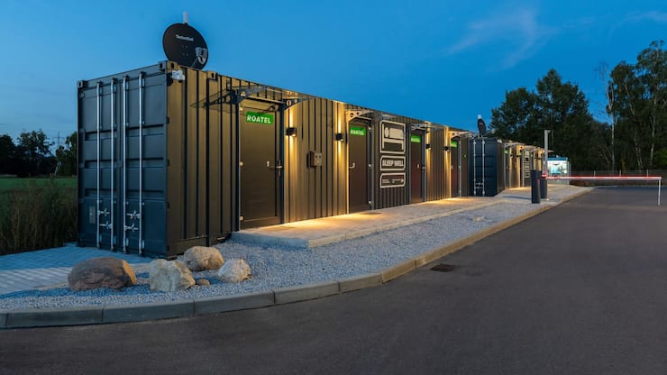 <p>Container-Hotel von Roatel: Erdacht für Lastwägeler, jetzt aber auch bei Gästen ohne Brummi beliebt.</p>