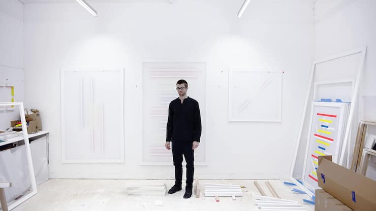 <p>Patric Sandri erschafft einzigartige Kunstwerke, die Licht und Farbe neu interpretieren.</p>