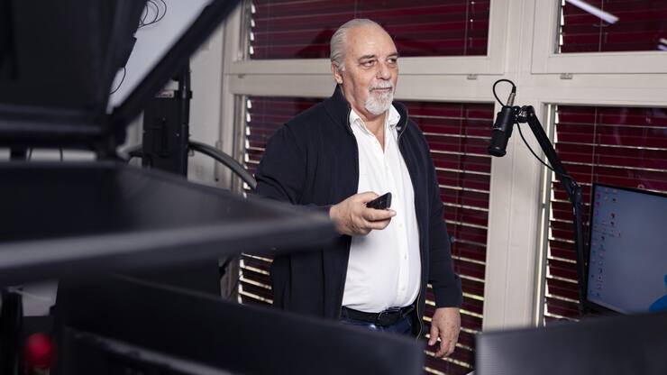 <p>Der wichtigste Initiant der Bargeld-Initiative, Richard Koller, steuert die Kampagne fast allein von seinem Büro und privaten TV-Studio in Bätterkinden SO aus.</p>