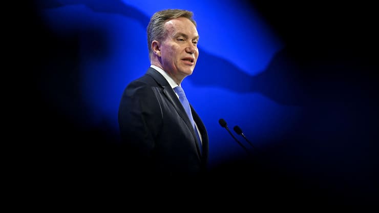 <p>WEF-Chef Børge Brende: Mindestens 27 Nachrichten und drei Nachtessen mit Jeffrey Epstein.</p>