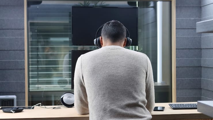 Die Private-Banking-Berater arbeiten in 30 000 Franken teuren, schalldichten Studios.