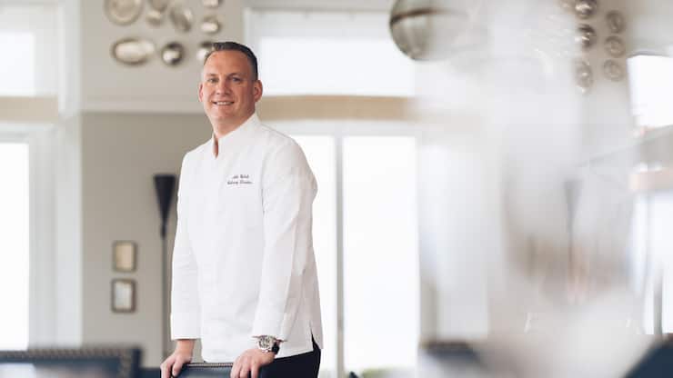 <p>Mike Wehrle ist gastronomisches Mastermind der Bürgenstock Collection und aktuell von der BILANZ zum «Culinary Director des Jahres» gekürt.</p>
