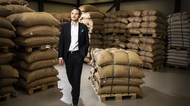 <p>Johannes Läderach, Chef des Chocolatiers Läderach, aufgenommen im Kakaolager auf dem Firmengelände in Bilten GL. </p>