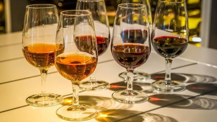 <p>Tawny oder Ruby? Die Ausbauart bestimmt Farbe und Geschmack der Portwein-Klassiker.</p>