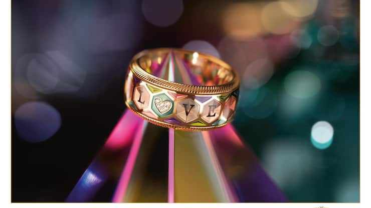 <p>Wellendorffs Jahresring 2026 «Aus Liebe» erinnert an ein dekonstruiertes Kaleidoskop. </p>