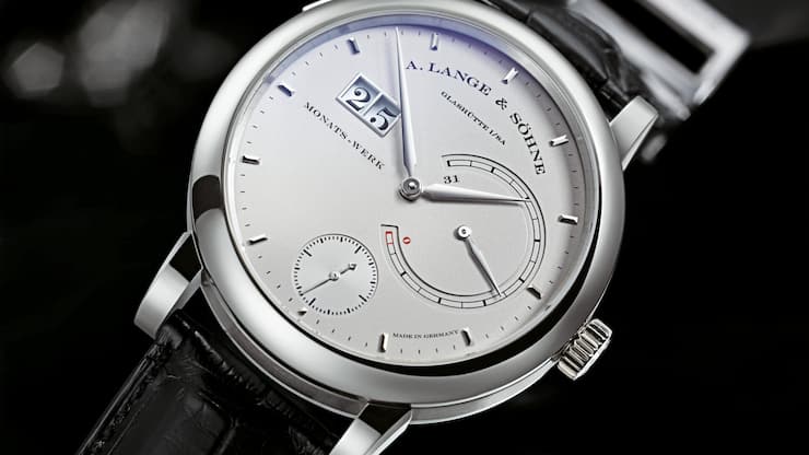 <p>31 Tage währt die Ausdauer der Lange 31 von A. Lange &amp; Söhne – dank zwei Federhäusern mit zwei insgesamt 1,85 Meter langen Zugfedern.</p>