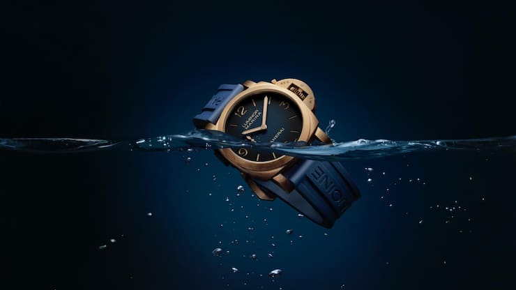 <p>Die Luminor Marina im Bronze-Gehäuse verkörpert die klassischen Merkmale der Marke: Grösse, Robustheit und klares, funktionales Design.</p>