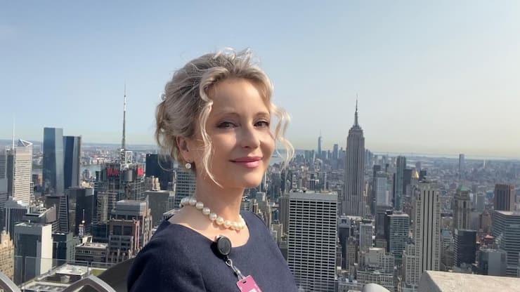 <p>Beraterin und Buchautorin Sandra Navidi an ihrem Wohnort New York City.</p>