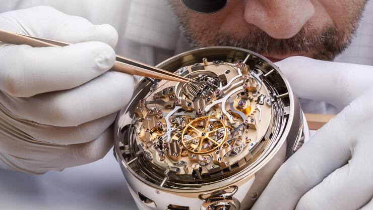 <p>Meisterliches Innenleben: Ein Glanzstück wird produziert.</p>