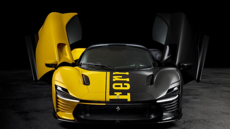 <p>Für 26 Millionen Dollar wurde dieser Daytona SP 3 im August 2025 versteigert – Rekord für ein neues Ferrari-Modell.</p>