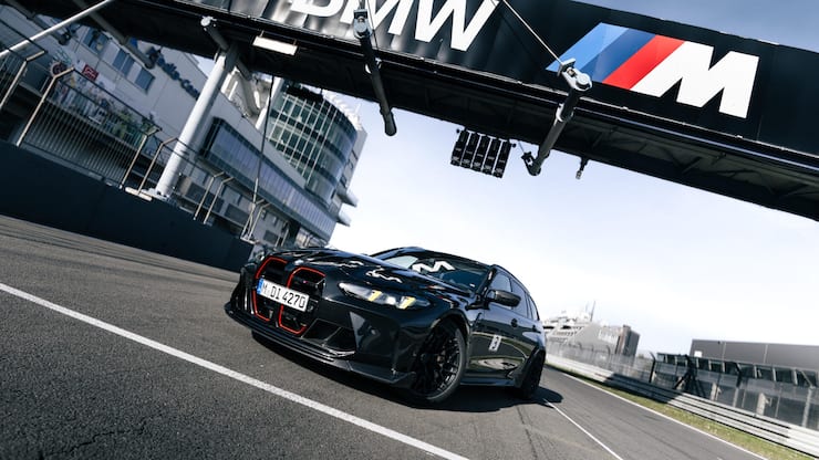 <p>Mit einer Zeit von 7:29,490 Minuten auf der Nordschleife des Nürburgrings ist der BMW M3 CS Touring der schnellste Kombi der Welt.</p>