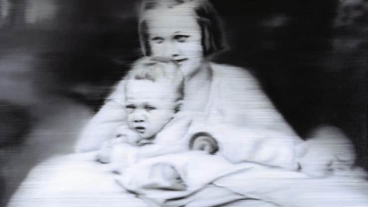 <p>«Tante Marianne», 1965, 100 × 115 cm, Öl auf Leinwand. Der vier Monate alte Gerhard Richter, im Hintergrund seine Tante Marianne, die von den Nazis ermordet wurde.</p>