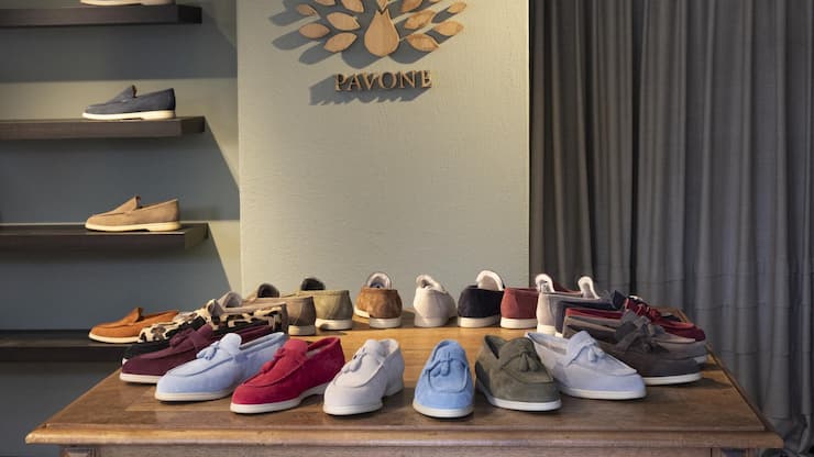 <p>Weil wirklich bequeme Schuhe oft nicht stilvoll sind und gemütlichen Tretern meist die Eleganz fehlt, hat Sandra Vogt ihr eigenes Schuhlabel gegründet. Im Bild: Loafer in Veloursleder, ab 320 Franken.</p>