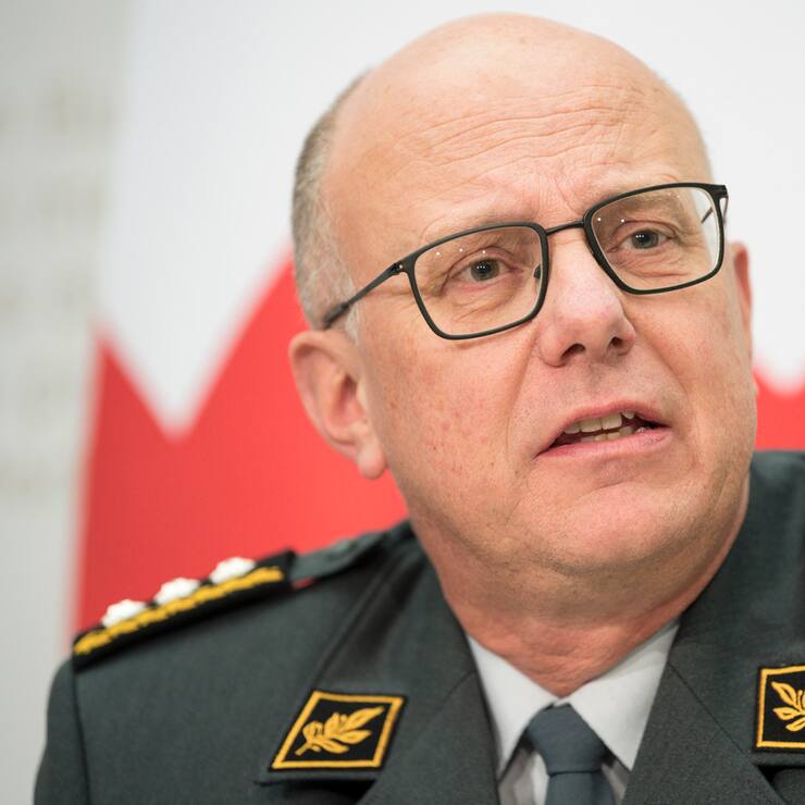 Philippe Rebord, Chef der Armee spricht an einer Medienkonferenz zur Armeebotschaft 2018, am Mittwoch, 14. Februar 2018, in Bern. (KEYSTONE/Peter Schneider)