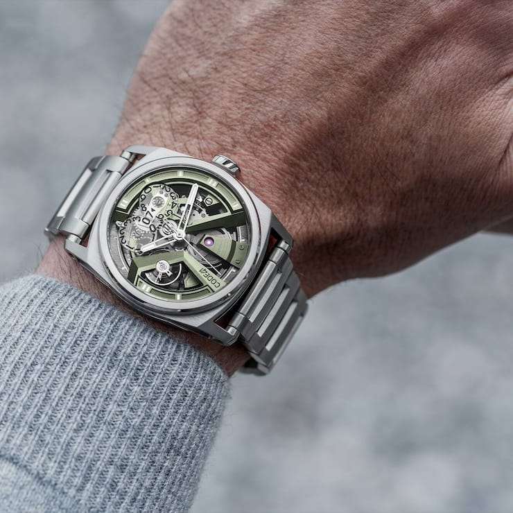 Code41 Uhr am Handgelenk