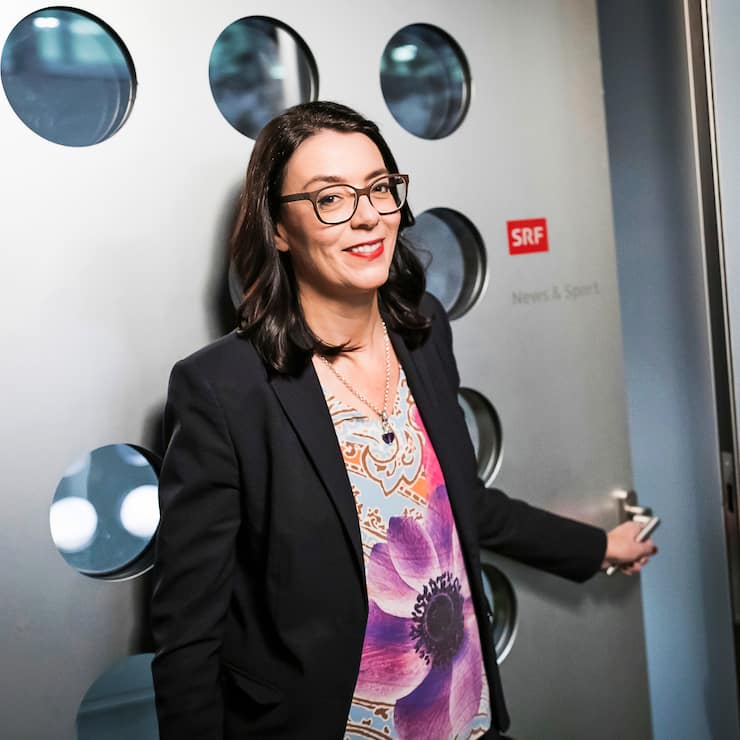 SCHWEIZ - ZÃRICH - SRF-Direktorin Nathalie Wappler an der TÃ¼re zum neuen Newsroom - 18. Dezember 2019 Â© Raphael HÃ¼nerfauth - http://huenerfauth.ch