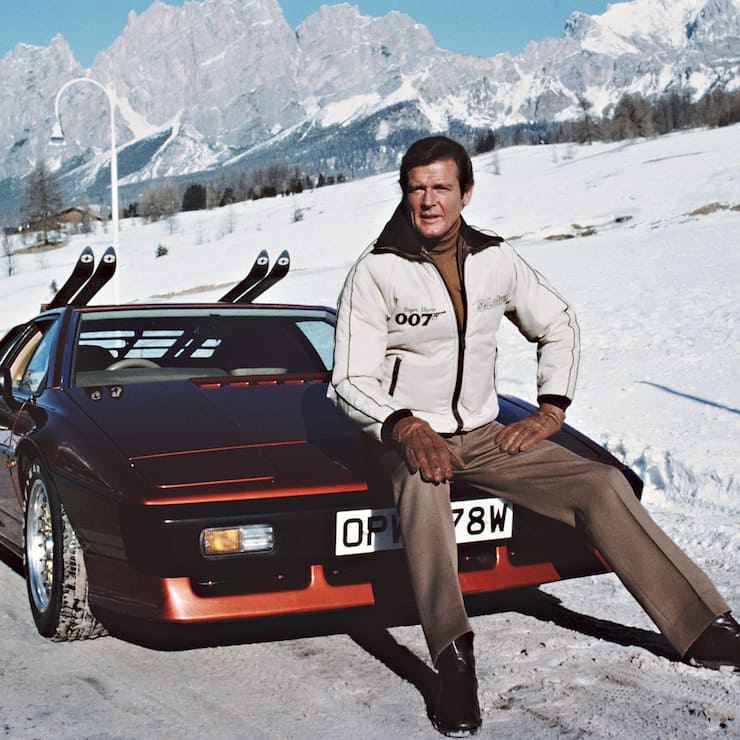 Roger Moore als James Bond