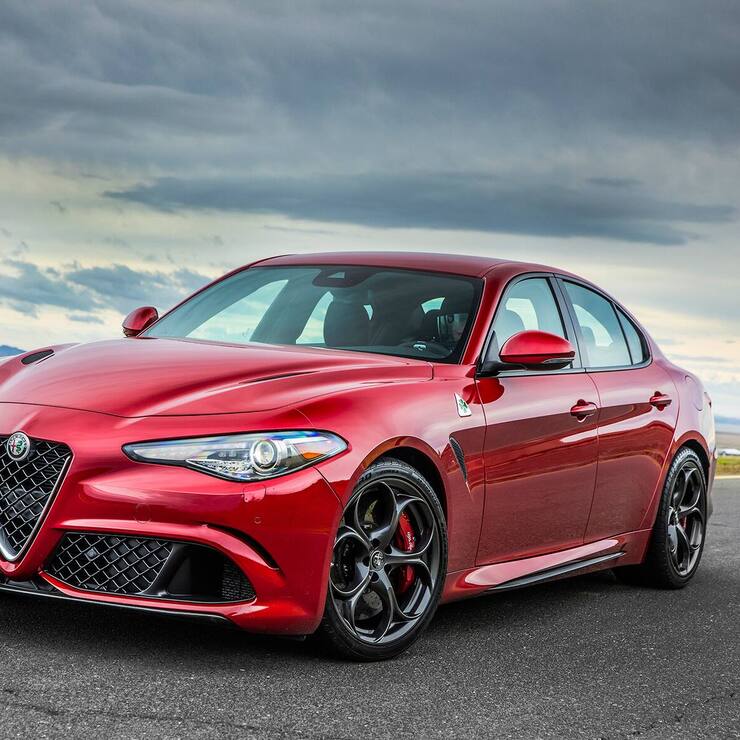 Alfa_Romeo_Giulia_Quadrifoglio.jpeg