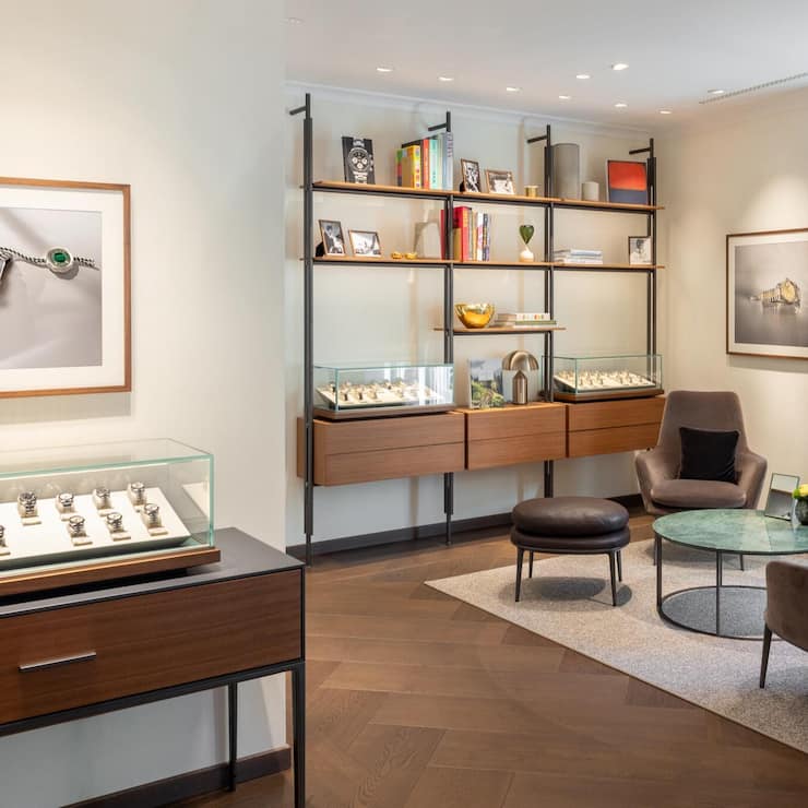 Wer bei Bucherer an der Bahnhofstrasse in der Rolex-Boutique im Erdgeschoss eine Rolex kaufen will, muss sich gedulden.