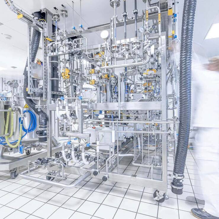 Bachem-Chef Thomas Meier baut die Produktionskapazität bis 2030 nicht zuletzt wegen der boomenden Abnehmspritzen massiv aus.