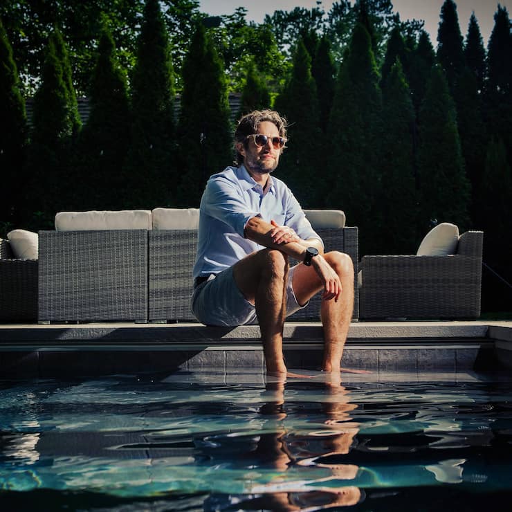 BIL 07/23 GesprA$?ch Adam Alter