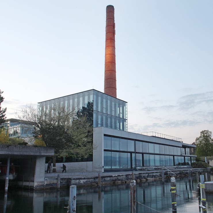 Bank am Bellevue, Kuesnacht© 2011 Renate Wernli