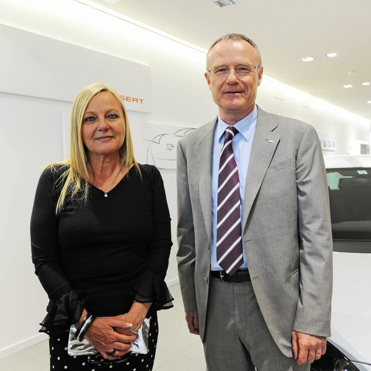 FOTO: SABINE WUNDERLIN, 7.4.2011, D?BENDORF AMAG GROSSGARAGE , DIE EINWEIHUNG EVA MARIA BUCHER-HAEFNER UND IHR BRUDER MARTIN HAEFNER, BESITZER AMAG Eva-Maria Bucher-Haefner und Martin Haefner, 2011 FOTO: SABINE WUNDERLIN, 7.4.2011, DBENDORF AMAG GROSSGARAGE , DIE EINWEIHUNG EVA MARIA BUCHER-HAEFNER UND IHR BRUDER MARTIN HAEFNER, BESITZER AMAG