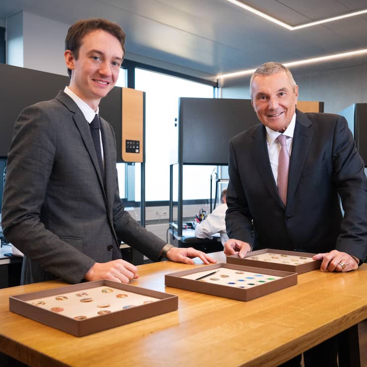 ambitioniertLVMH-Uhrenboss Frédéric Arnault (l.) und Jean-Christophe Babin, CEO der LVMH-Marke ­Bulgari, bei der Eröffnung der neuen ­Bulgari-Manufaktur in Saignelégier.