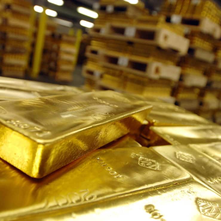 Goldbarren im Tresor eines Bankhauses - PUBLICATIONxNOTxINxUK Goldbarren in einem Tresor Goldbarren