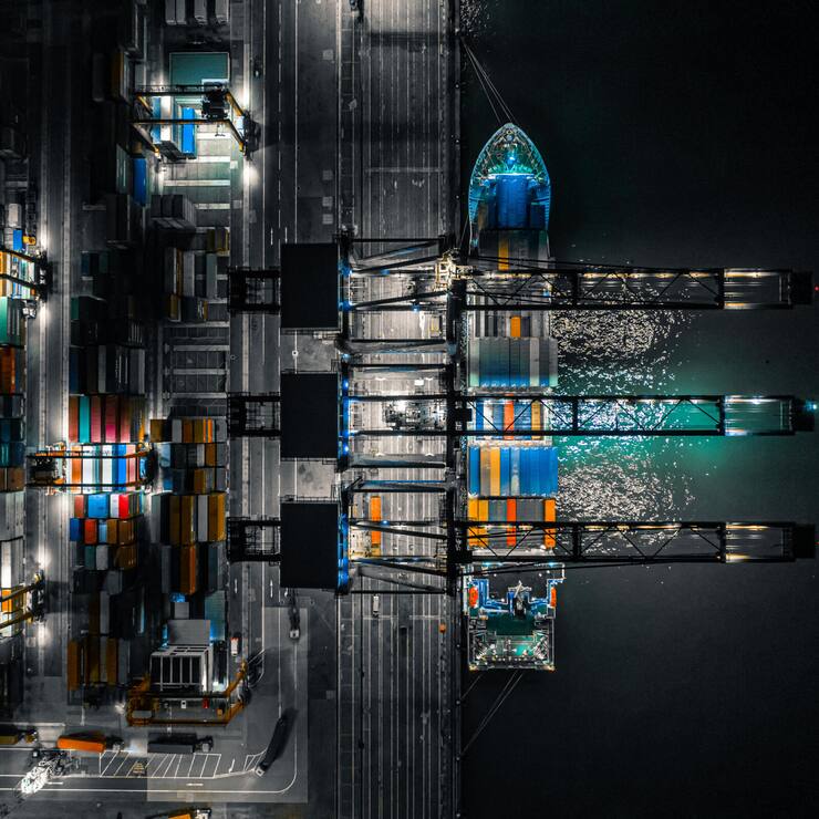 Kwai Tsing Container Terminals in der Nacht, Hong Kong