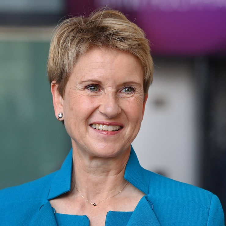 Susanne KLATTEN reichste Frau Deutschlands,Unternehmerin und Grossaktionaerin BMW, Einzelbild,angeschnittenes Einzelmotiv,Portraet,Portrait,PortrÃ¤t. Jubilaeumsveranstaltung 50 Jahre BMW Hochhaus am 22.07.2022 in Muenchen *** Susanne KLATTEN richest woman in Germany , entrepreneur and major shareholder BMW , single image , cropped single motif , portrait , portrait Jubilee event 50 years BMW high-rise on 22 07 2022 in Munich