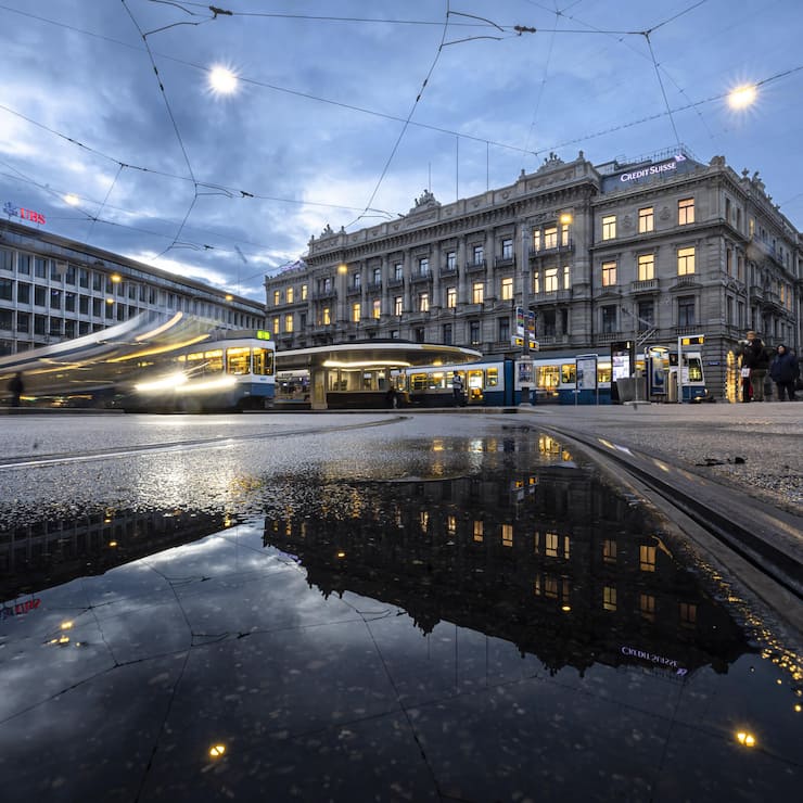 A general view shows the headquarters of the Swiss banks Credit Suisse, right, and UBS, left, at Paradeplatz in Zurich, Switzerland on Sunday March 19, 2023. (KEYSTONE/Michael Buholzer).
