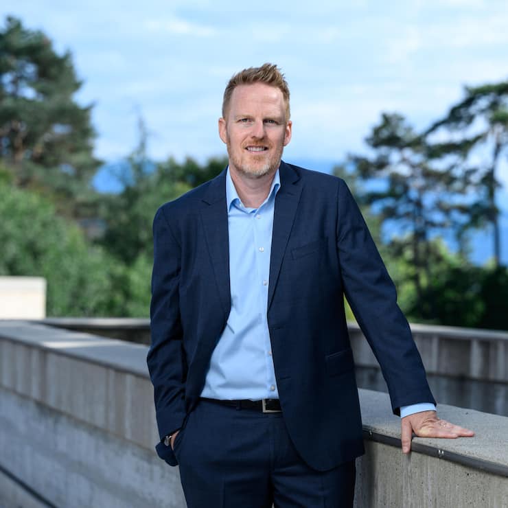 MANAGER-VEREDLERDavid Bach bietet mit dem IMD Firmen rund 70 massgescheiderte Fortbildungsprogramme an. Kostenpunkt pro Woche und Teilnehmer: etwa 10 000 Franken.