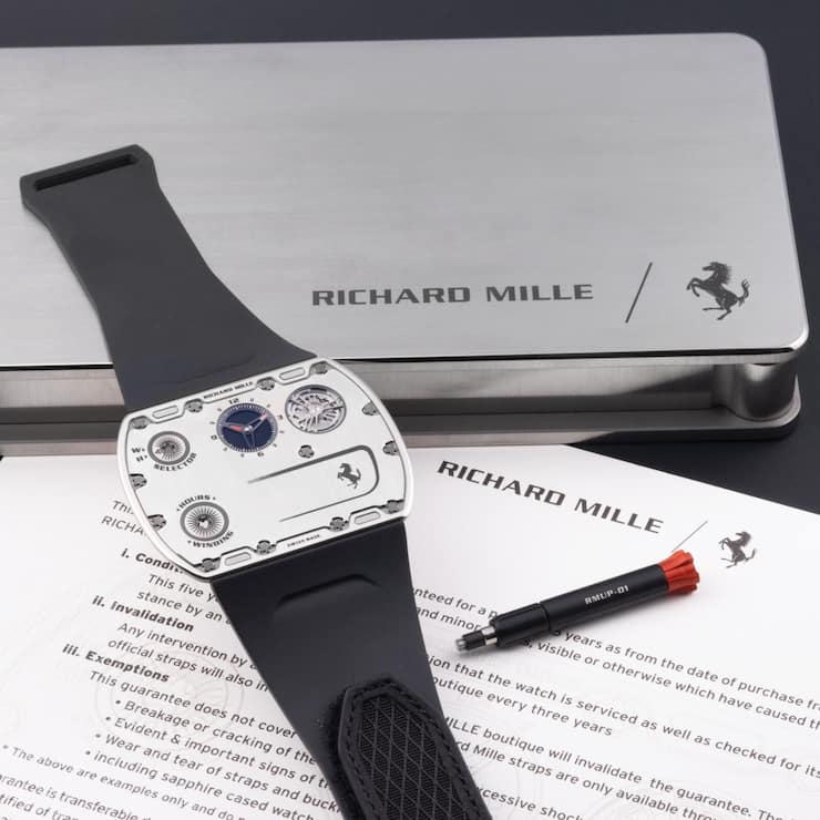 Modell von 2024 eines italienischen Sammlers mit allen Papieren und in der Originalbox: Richard Mille RM UP-01 Ferrari.
