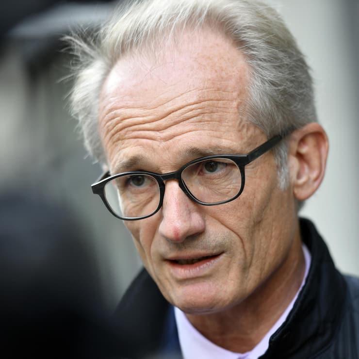 Lukas Haessig beantwortet Fragen nach einer Medienkonferenz der Credit Suisse in Zuerich am Dienstag, 1. Oktober 2019. Lukas Haessig, Journalist und Blogbetreiber von Inside Paradeplatz hat als Erster ueber die Beschattungsaffaere des Bankers Iqbal Khan bei der Credit Suisse berichtet. (KEYSTONE/Walter Bieri)