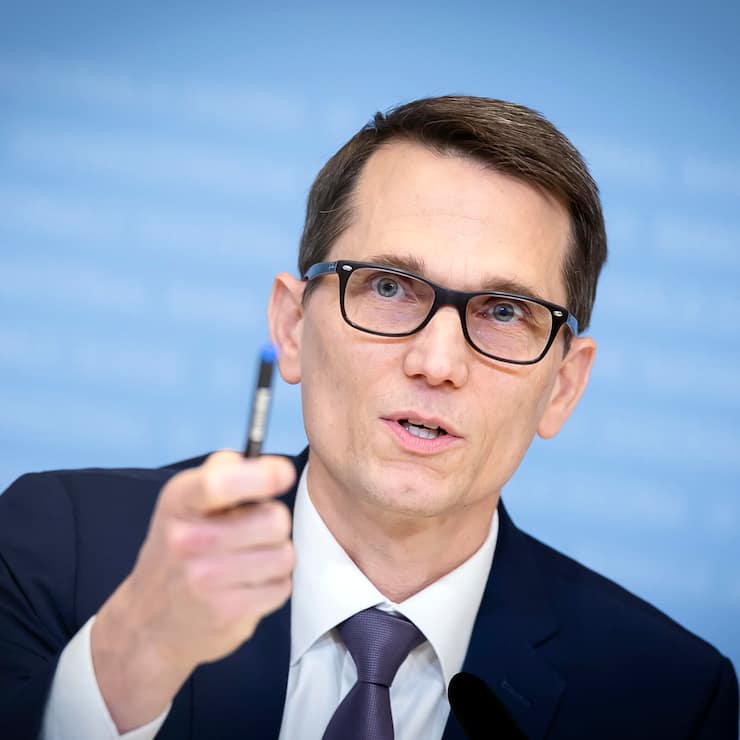 Swiss National Bank's (SNB) Chairman of the Governing Board Martin Schlegel speaks during a media briefing at the Swiss National Bank in Zurich, Switzerland, on Thursday, September 25, 2025. (KEYSTONE/Michael Buholzer)
