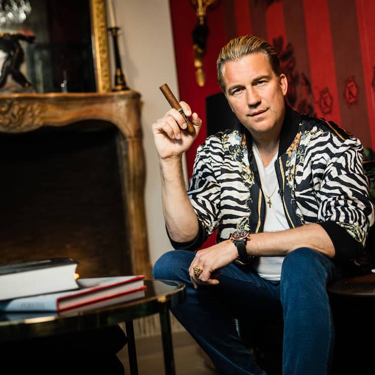 Foto: Stefan Bohrer, April 2025, Biel-Benken: Reto Scherrer wandert von Biel nach Basel an den ESC. Im "House of Wine" trifft Scherrer auf DJ Antoine.