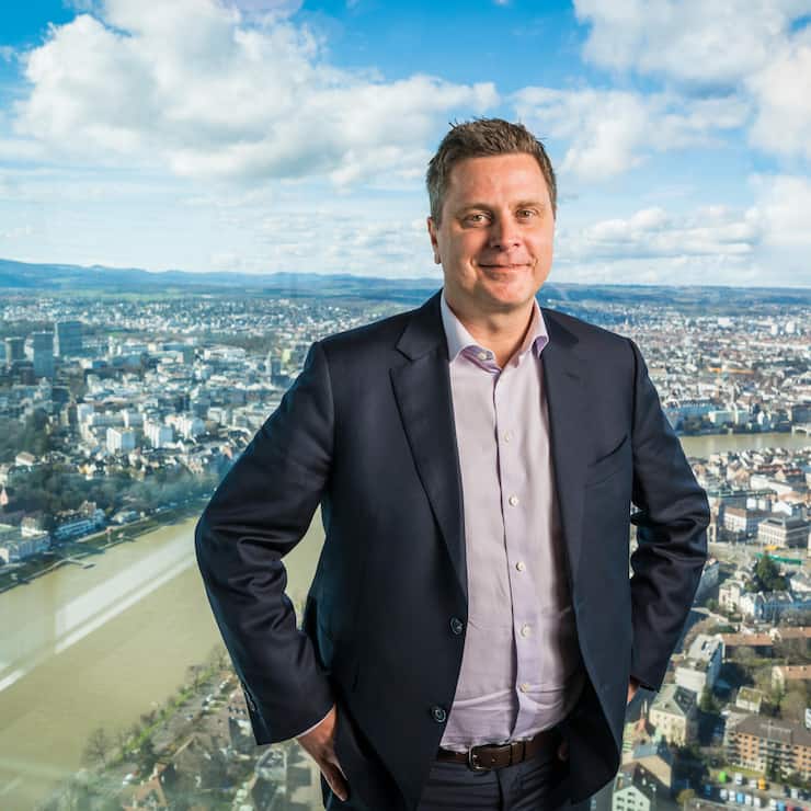 Thomas Schinecker (vorne), seit Frühling 2023 CEO von Roche, dreht auf – und emanzipiert sich allmählich von seinem Vorgänger Severin Schwan.