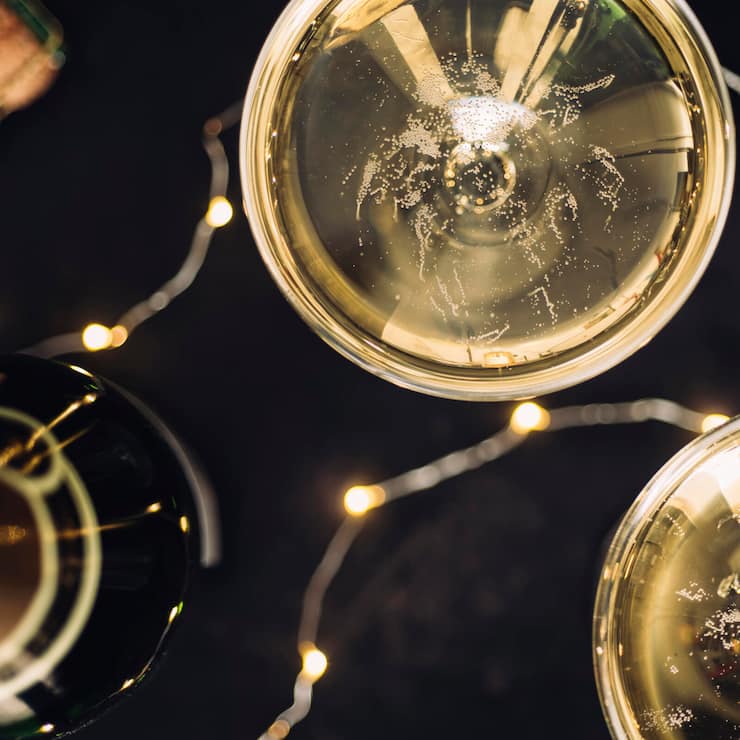 Es prickeltin den GlÄsernChampagner ist das klassische Getränk für Feste und Feiern. Das leise Prickeln sorgt für den edlen Auftritt.