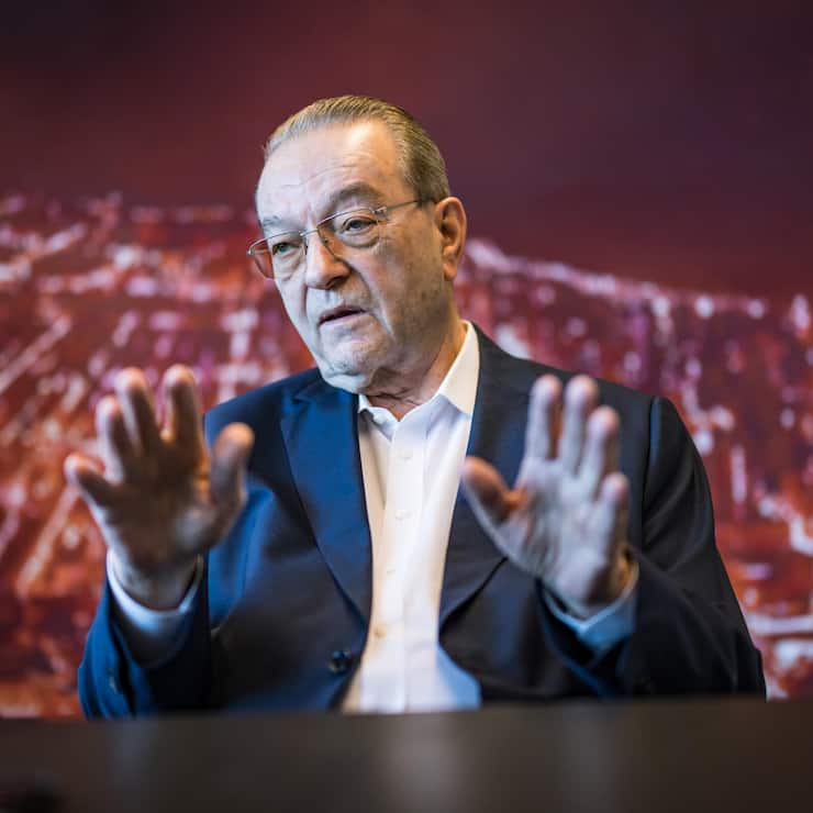 Bild: Philippe Rossier, 5.3.2025, Zuerich, Oswald GrÃ¼bel, 81, ex-CEO CS und UBS. Mit Christian Kolbe