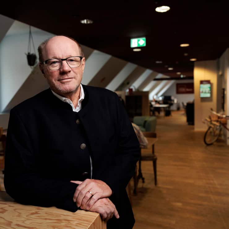 Der Berner Unternehmer und Start-up-Investor Jürg Schwarzenbach (66) ist an 40 Firmen beteiligt – auf einige traf er als Juror in der Gründershow «Die Höhle der Löwen».