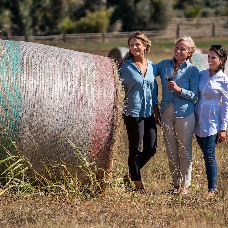 Zukunft mit Handschrift: Marilisa Allegrini mit ihren Töchtern Carlotta und Caterina Sofia.