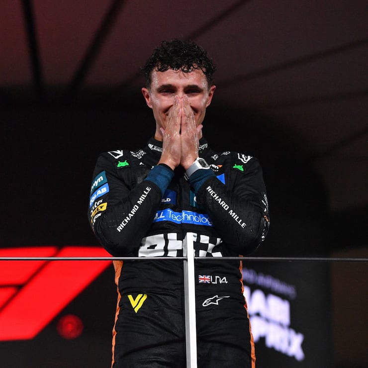 MOTORI - Formula 1 - FORMULA 1 - Abu Dhabi Grand Prix 2025 - Race McLaren driver Lando Norris became the world champion 2025 in Yas marina International Circuit during Abu Dhabi Grand Prix in Abu Dhabi, UAE on 7th Dec, 2025 Abu Dhabi United Arab Emirates PUBLICATIONxNOTxINxFRAxUK Copyright: xIPAxSport/ABACAx