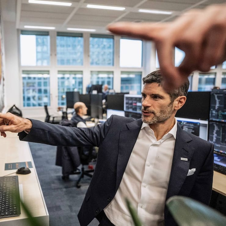 BIL 02/25 MdM Stefan Bollinger Julius BA$?r