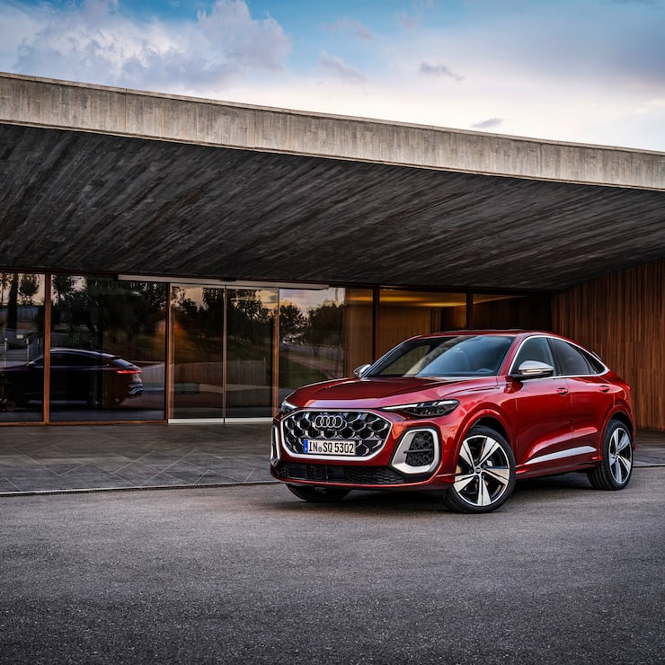 Static photo, Colour: Grenadine red metallic Auto Enjoy Ausgabe 4