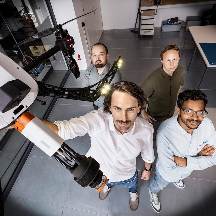 Startup Voliro - v.l. Marius Fehr, Timo MÃ¼ller, Thomas Schneider, Anurag Vempati Startup Voliro - v.l. Marius Fehr, Timo MÃ¼ller, Thomas Schneider, Anurag Vempati