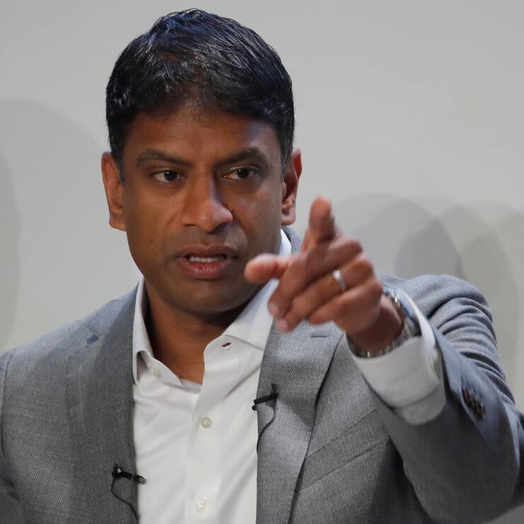 CEO Vas Narasimhan of Swiss drugmaker Novartis addresses the company's annual news conference in Basel, Switzerland January 30, 2019. REUTERS/Arnd Wiegmann - RC1D99711920