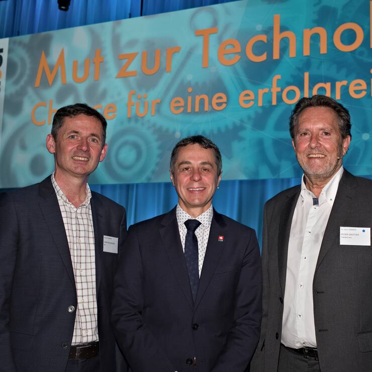 hristian Grasser, Geschäfstführer, asut; Ignazio Cassis, Bundesrat; Peter Grütter, Präsident, Schweizerischer Verband der Telekommunikation asut;